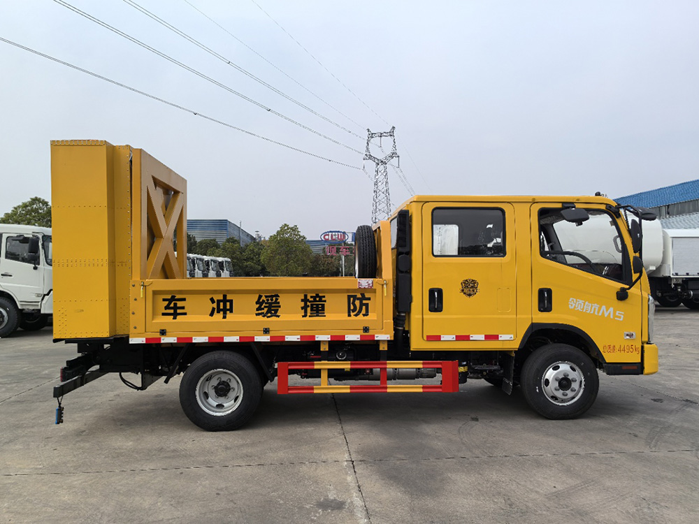 福田M5双排座蓝牌80K防撞车